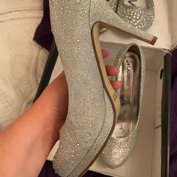 Sparkle Silver Heels 👠 - Picture 2 of 4